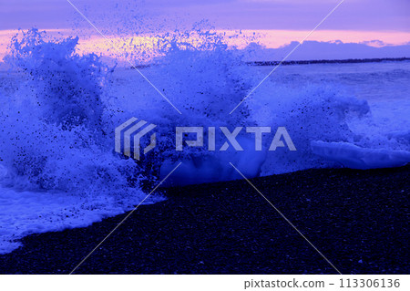 北海道鄂霍次克海的巨浪 113306136