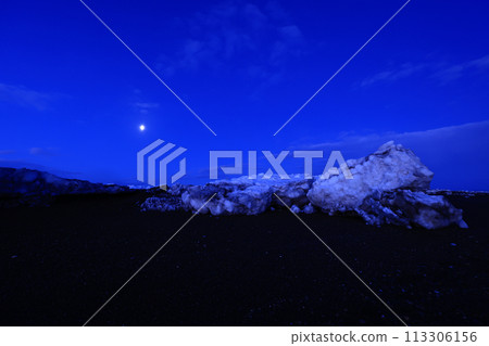 Early morning scene at Saroma Sanrihama in Hokkaido 113306156