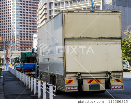 2024 problem: Trucks waiting on the road to wait for cargo or to adjust schedules 2024 problem: Trucks waiting on the road to wait for cargo or to adjust schedules 113306215
