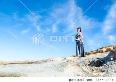 藍天美麗的大海背景 女孩之旅 拍攝於南紀白濱 113307223