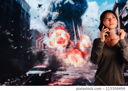 逃離炸彈的年輕女子 113308404