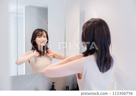 年輕女子早上準備 年輕女子早上準備 113308756