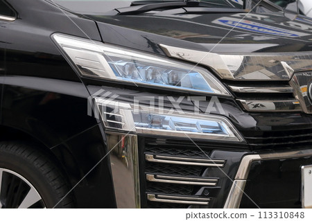 black minivan black minivan 113310848