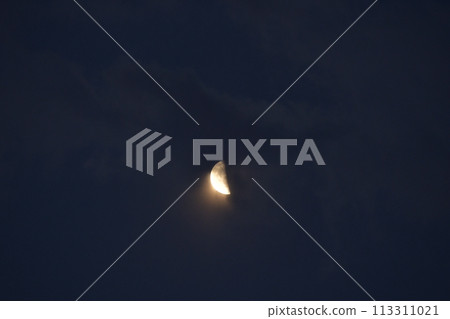 Moon age 23.2, waning moon, hazy moon, spring moon 113311021