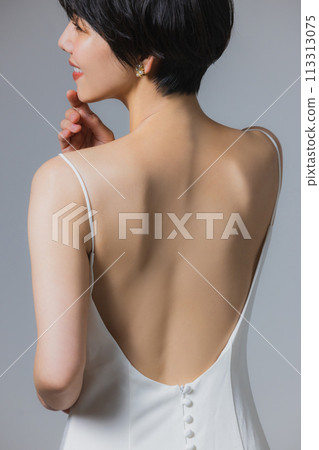 Woman in wedding dress 113313075