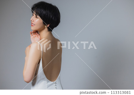 Woman in wedding dress Woman in wedding dress 113313081