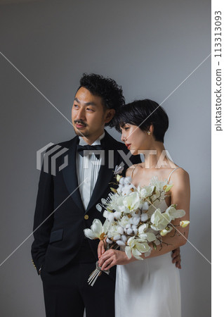 穿婚紗的女人和穿燕尾服的男人 穿婚紗的女人和穿燕尾服的男人 113313093