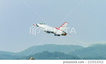 United States Air Force acrobatic team "Thunderbirds" solo takeoff United States Air Force acrobatic team "Thunderbirds" solo takeoff 113313312