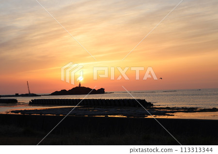 Spring sunset in Fukaura, Sea of Japan Spring sunset in Fukaura, Sea of Japan 113313344