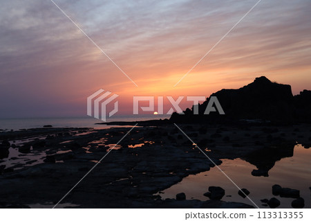 Spring sunset in Fukaura, Sea of Japan Spring sunset in Fukaura, Sea of Japan 113313355
