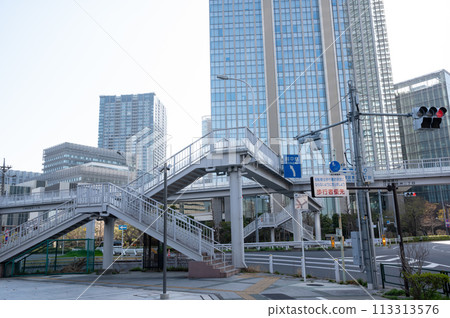 城市景觀與建築物及行人天橋 113313576