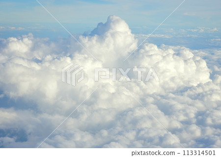 Cloud seen from an airplane 113314501