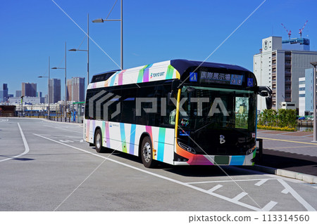 陽光明媚的日子,東京 BRT/Wide(Toyota SORA)停在晴海五丁目總站 陽光明媚的日子,東京 BRT/Wide(Toyota SORA)停在晴海五丁目總站 113314560