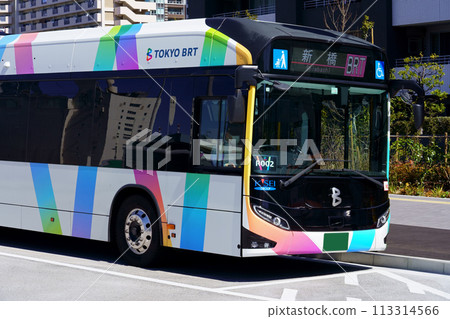 Tokyo BRT/UP (TOYOTA SORA) bound for Shinbashi stops at Harumi 5-chome Terminal 113314566