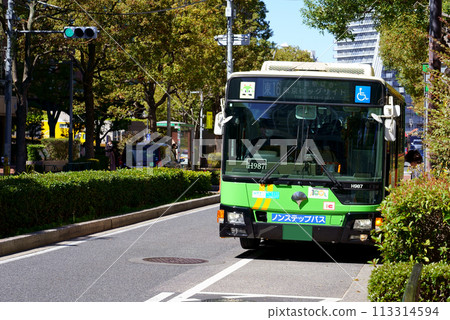 開往東京國際展覽中心的都營巴士途經 River City（三菱扶桑 Aerostar） 113314594