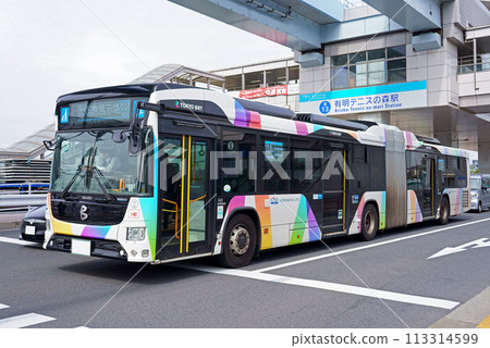 運行在有明網球森林的東京 BRT 鉸接巴士(五十鈴 Elga Duo) 運行在有明網球森林的東京 BRT 鉸接巴士(五十鈴 Elga Duo) 113314599