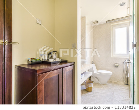 A sunny hotel bathroom 113314822