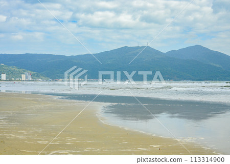 Beautiful My Khe Beach in Da Nang, Vietnam Beautiful My Khe Beach in Da Nang, Vietnam 113314900