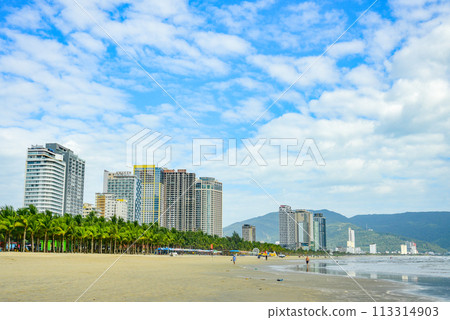 越南峴港美麗的美溪海灘 113314903