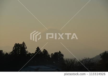 A morning when Mt. Fuji was faintly visible through the morning mist A morning when Mt. Fuji was faintly visible through the morning mist 113314926