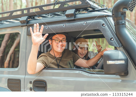 Couples who love the outdoors and travel, drive, and camp in RVs, SUVs, and cars Couples who love the outdoors and travel, drive, and camp in RVs, SUVs, and cars 113315244