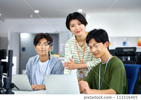 Young IT engineers having a meeting in the office Young IT engineers having a meeting in the office 113316405