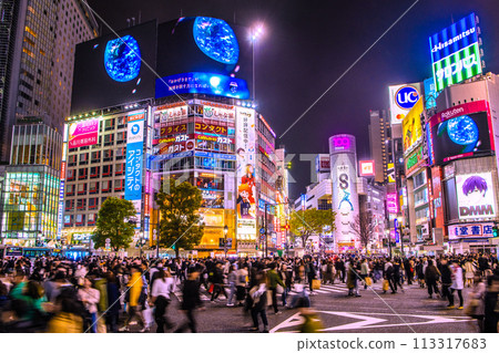 Japan's Tokyo cityscape: Inbound tourism revived! Shibuya filled with foreign tourists...towards a new era = April 6th 113317683