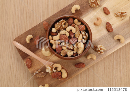 mixed nuts in a bowl 113318478