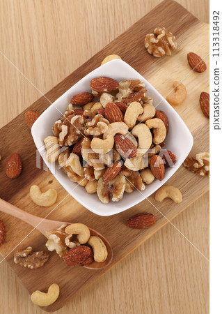 mixed nuts in a bowl 113318492