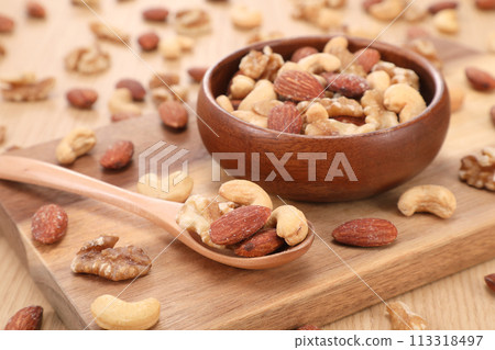 mixed nuts in a bowl 113318497