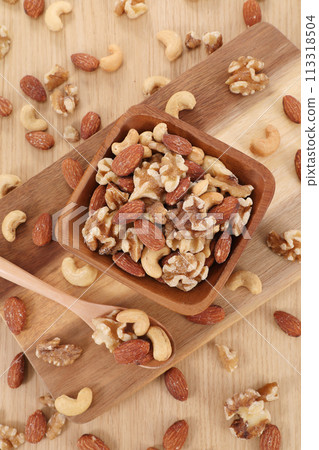 mixed nuts in a bowl 113318504
