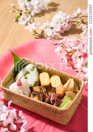 Ohanami lunch box 113319167
