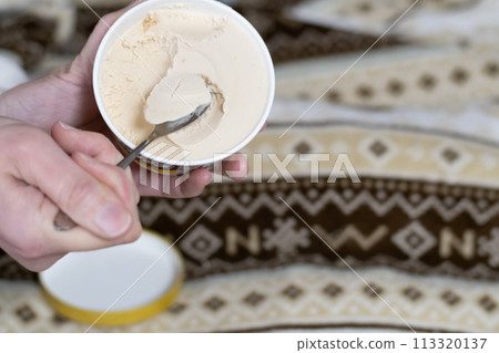 吃冰淇淋 113320137