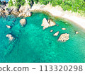 Aerial view [Amakusa, Kumamoto Prefecture: Myokenura] Clear emerald green sea 113320298
