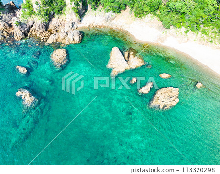 鳥瞰圖【熊本縣天草市妙建浦】清澈翠綠的海 鳥瞰圖【熊本縣天草市妙建浦】清澈翠綠的海 113320298