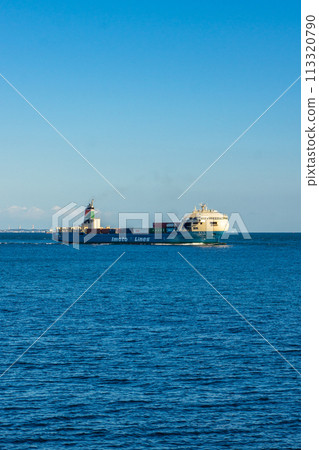 通過福岡縣北九州市關門海峽的船舶 通過福岡縣北九州市關門海峽的船舶 113320790