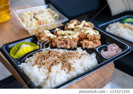 Very delicious Japanese bento 113321205