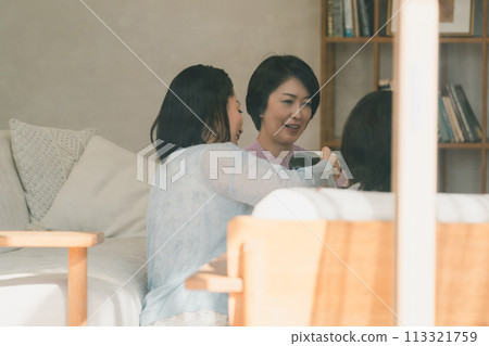 女生 女孩 女性 113321759