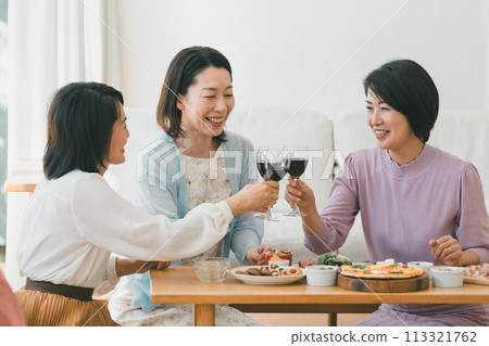 女生 女孩 女性 113321762