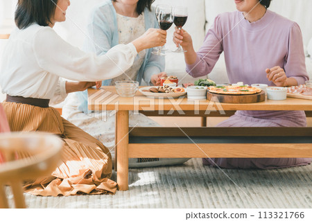 女生 女孩 女性 113321766