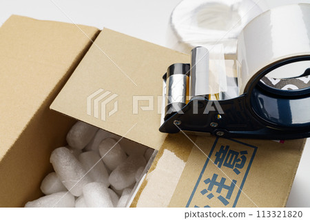 紙板箱和包裝材料 113321820