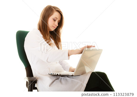 Medical. Woman doctor working on computer laptop 113323879