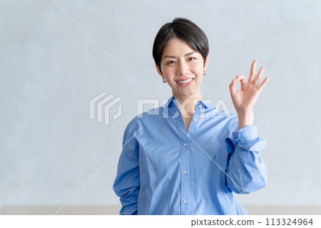 A woman who makes an okay sign A woman who makes an okay sign 113324964