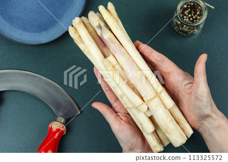 Raw white asparagus, spring season. 113325572