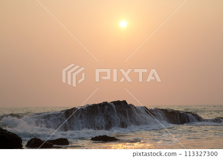 Waves on reefs Waves on reefs 113327300