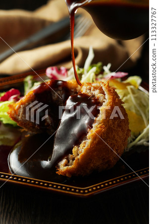 炸肉排配特製醬汁 炸肉排配特製醬汁 113327767