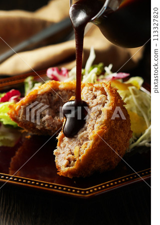 炸肉排配特製醬汁 炸肉排配特製醬汁 113327820