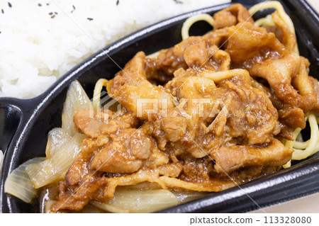 美味的豬肉薑烤午餐盒 美味的豬肉薑烤午餐盒 113328080