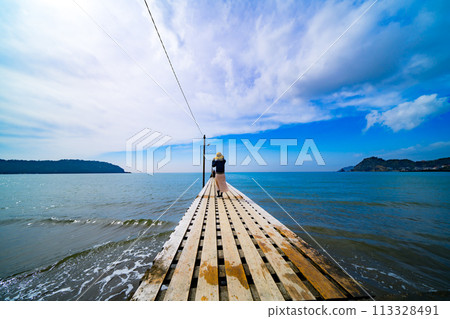 漂浮在海中的原岡碼頭 113328491