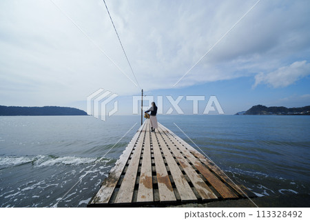 漂浮在海中的原岡碼頭 113328492